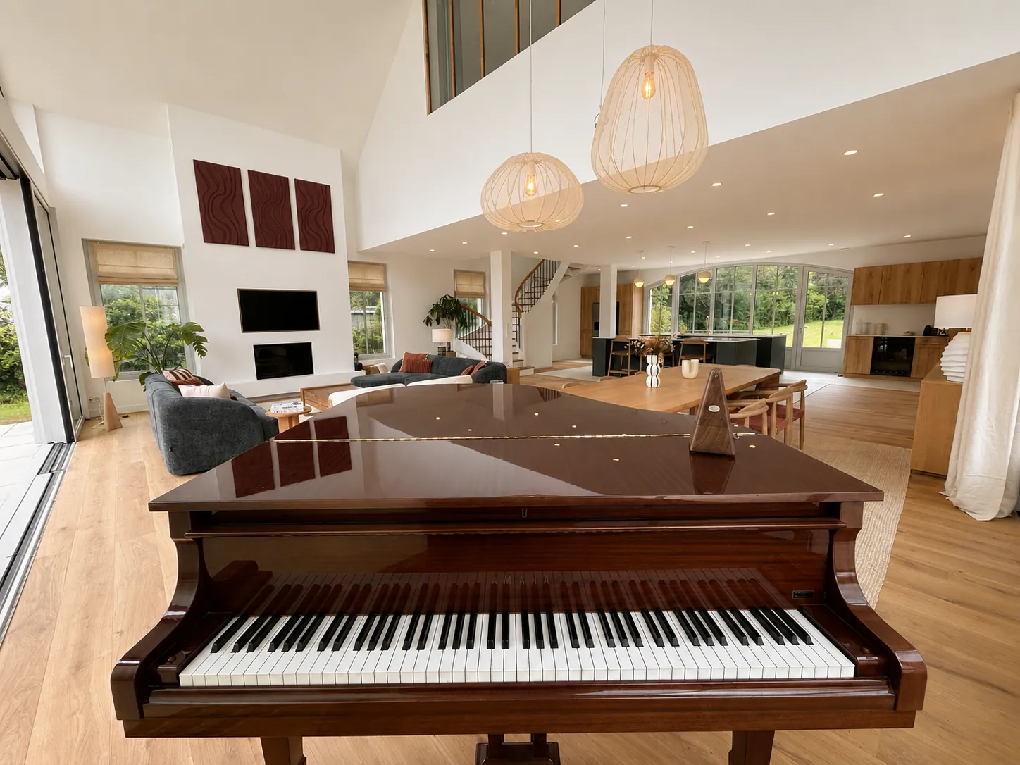 Pièce de vie avec piano